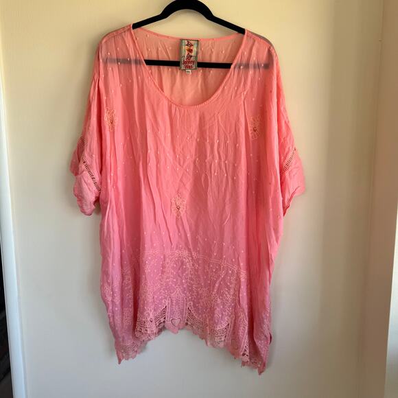 Johnny Was Swiss Dot Top Pink Scoop Neck Embroidered Floral Short Sleeve Sz 2X - Picture 1 of 5
